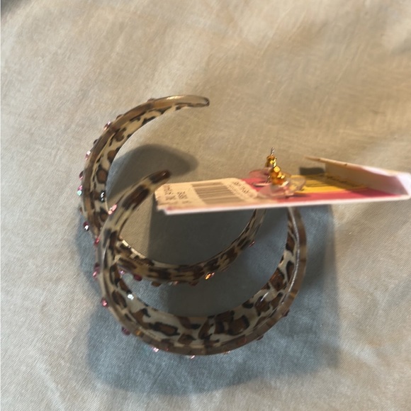 NWT Betsey Johnson leopard hoops - Picture 4 of 4